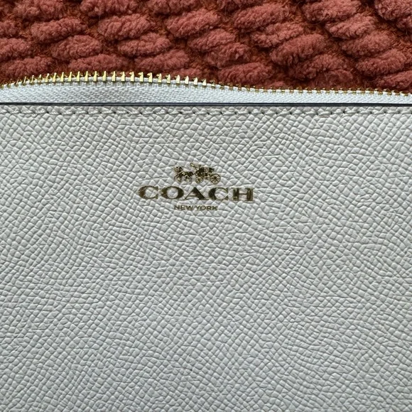 Coach Cream Leather Wristlet/Zip Pouch - New with Tag - Picture 5 of 11